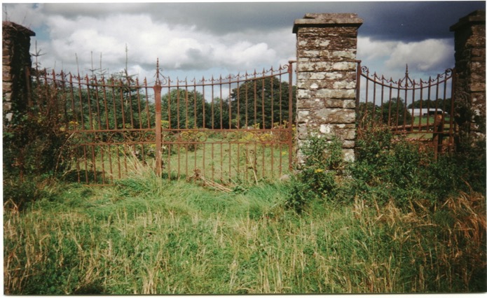 The entrance gates to the Ardrum Estate at Inniscarra